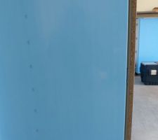 Gr&acirc;ce aux six points de r&eacute;glage, l'ajustement de la plaque de finition est plus pr&eacute;cis.