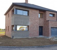 Installation finie des bordures béton par notre lotisseur