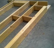 Mur avec poteau (mur à côté de la baie vitrée)