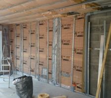Mise ne place de l'IBR Contact en 140 pour le faux plafond du rdc et GR 32 160 sur les murs périphériques.