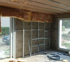 Raillage pour recevoir les futurs enceintes avant Home Cinéma encastré.