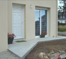 Contour de la maison en béton, en attente de dalles