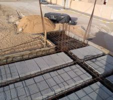 En Algérie, mieux vaut-il passer derrière les maçons, plombiers, électriciens vérifier leur boulot... Manque un bout de treillis soudé là ! -__-'