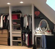 Dressing et coiffeuse de la suite parentale