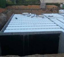 Livraison et pose de poutrelles + hourdis : un beau plancher qui s'est fait désirer.