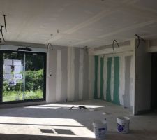 Les bandes de platres sont très bien appliquées... il ne faudra que peu de poncage pour gommer les aspérités !