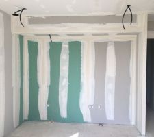 Espace devant recevoir... Réfrigérateur, four micro ond et evier....