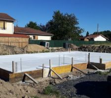 Dalle finie, plus qu'à sécher 3 semaines mini...reprise des travaux début septembre