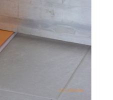 Longueur totale du pont de MILLAU :2460 m.... avec une différence de 8mm entre les deux parties lors de leur jonction...... chapeau bas....

Longueur totale de la pièce carrelée : 7,00m avec une différence de plus de 8mm (épaisseur d'un bloc-note), différence mesurée sous un règle de 2m