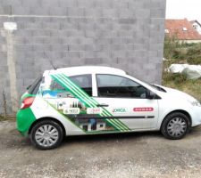 UNE VOITURE SUR MON TERRAIN,  LDT, SUPER !!! Vite une photo mdr