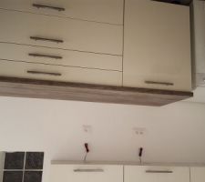 Cuisine SCHMIDT: remontage des meubles de la partie centrale de notre cuisine recycl&eacute;e dans la buanderie