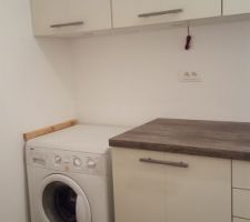 Cuisine: installation des meubles pos&eacute;s l'an dernier de la cuisine vers la buanderie (meubles hauts et bas r&eacute;cup&eacute;r&eacute;s)