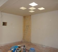 Ponçage des murs et début de l'enduit pour lisser les murs:dépose des radiateurs