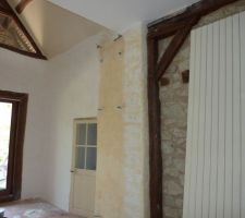 Ponçage des murs et début de l'enduit pour lisser les murs:dépose des radiateurs