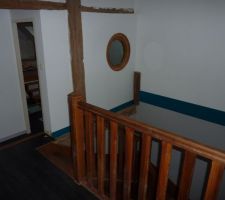 Des tons de blanc et gris choisis, l?escalier est en cours en ce moment...
raccord du sol