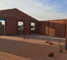 Vue du garage vers les chambres