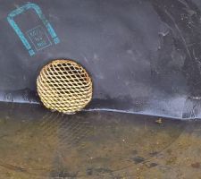 Trou evacuation de l eau avec notre petite crapaudine faite maison...