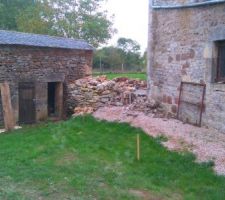 Démolition du mur entre la maison et le cabanon