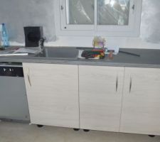 Cuisine pratiquement termin&eacute;e , merci &agrave; mes beaux fr&egrave;res (Gilles , Nono , Didier ) et &agrave; mon gendre R&eacute;my