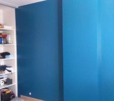 Peinture de la chambre de mon fils en bleu canard