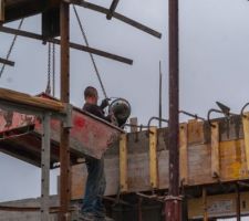 Des m3 de béton à la main