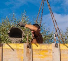 Des m3 de béton à la main