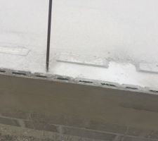 Est ce normale que le voit polyesters et qu'il y et des troue a certain endroit merci