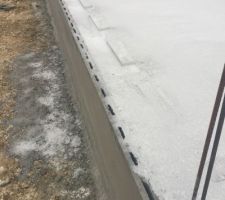 Est ce normale que le voit polyesters et qu'il y et des troue a certain endroit merci
