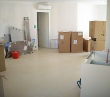 D&eacute;but de la pose de la cuisine.