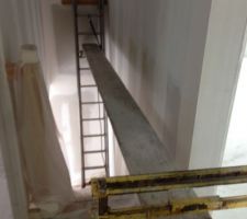 Installation pour peindre la cage d'escalier