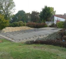 Pose des poutrelles pour la dalle du RDC