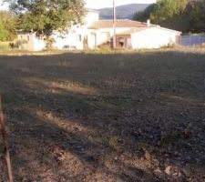 Vu depuis le terrain, orientation sud-est