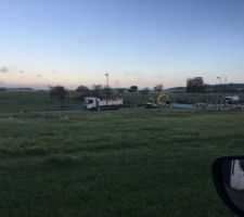 Vue depuis notre maison actuelle au premier plan pour admirer l'avanc&eacute;des travaux!