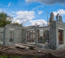 La fa&ccedil;ade avant se dessine...