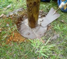 Un peu de ciment fait dans la brouette ( sans gravier )