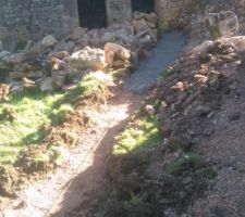 Fondation mur entre la maison et le cabanon