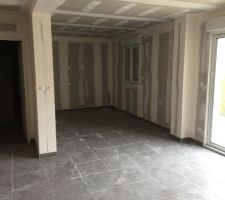 Pose du carrelage dans l'espace séjour,cuisine salle à manger et WC