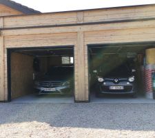 Enfin dans le garage
Merci Mr le maçon terrassier bon a rien......
Obligés de nous séparer de nos autos et prendre plus petit...
Tout cela a cause d'un bon a rien , un escroc....