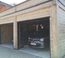Enfin dans le garage
Merci Mr le maçon terrassier bon a rien......
Obligés de nous séparer de nos autos et prendre plus petit...
Tout cela a cause d'un bon a rien , un escroc....