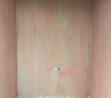 On met l'accrocheur pour la salle de bains parentale (douche italienne)