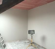 On plafonne la chambre parentale