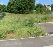 Nous voil&agrave; devant l'entr&eacute;e de garage