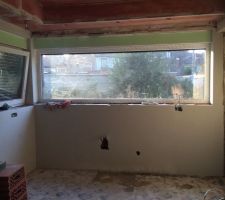 Le grand panoramique de la cuisine sous lequel se trouvera l'évier