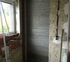 La porte de la cuisine vers le jardin qui va être rebouchée