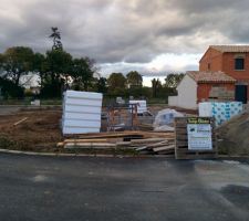 Vide Sanitaire fini, &eacute;vacuations en cours, pr&eacute;paration pour le dalle.