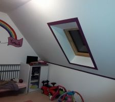 Quelques finitions apportées aux chambres, bordures,plinthes, création de bande de couleur!