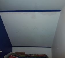 Quelques finitions apportées aux chambres, bordures,plinthes, création de bande de couleur!