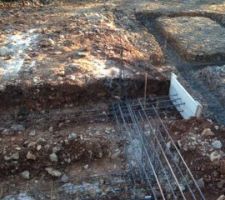 Fondations ferrailles maintenant reste &agrave; les couler mercredi 2 novembre !!!
Comme il va faire beau .... &ccedil;a devrait le faire !
On avance ..... doucement mais surement !
