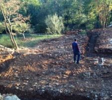 Fondations ferrailles maintenant reste &agrave; les couler mercredi 2 novembre !!!
Comme il va faire beau .... &ccedil;a devrait le faire !
On avance ..... doucement mais surement !