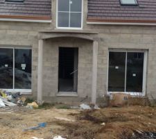 Rendez-vous avec le plaquiste, a vrai dire on voit vraiment la forme de la maison , ça fait bizzare.
Il reste encore du travail mais le plus dur est derrière nous.